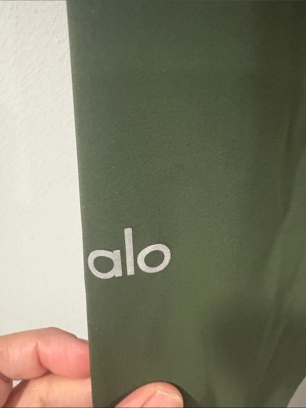 ALO YOGA OLIVE GREEN RIPPED ACTIVE WARRIOR LEGGINGS SIZE/M